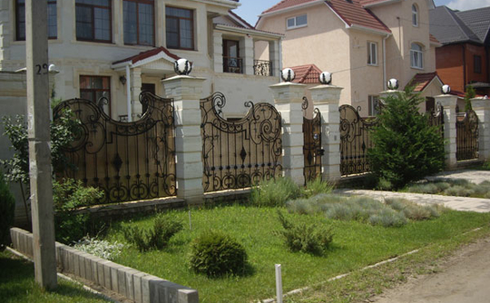 ЗАБОРЫ И ОГРАЖДЕНИЯ ИЗ ПОЛИКАРБОНАТА